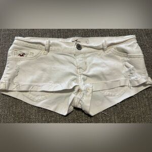 Hollister Shorts Juniors Size 1 W 25 Distressed 
Super Short Pre-owned
